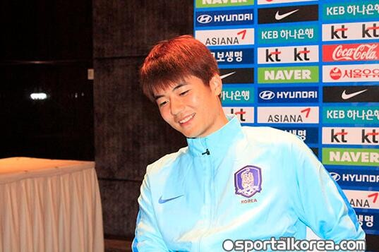 韩国三级《色诱女教师》