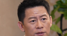 男生扒开女生屁股用力插